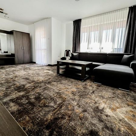 Motel Infinit Тыргу-Жиу Экстерьер фото