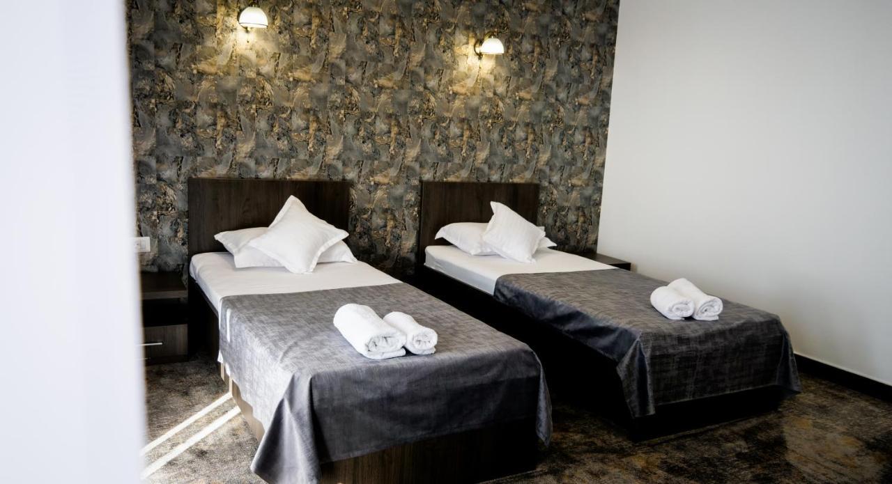 Motel Infinit Тыргу-Жиу Экстерьер фото