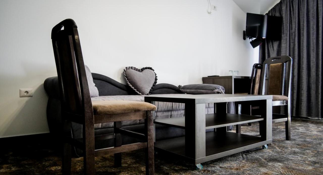 Motel Infinit Тыргу-Жиу Экстерьер фото