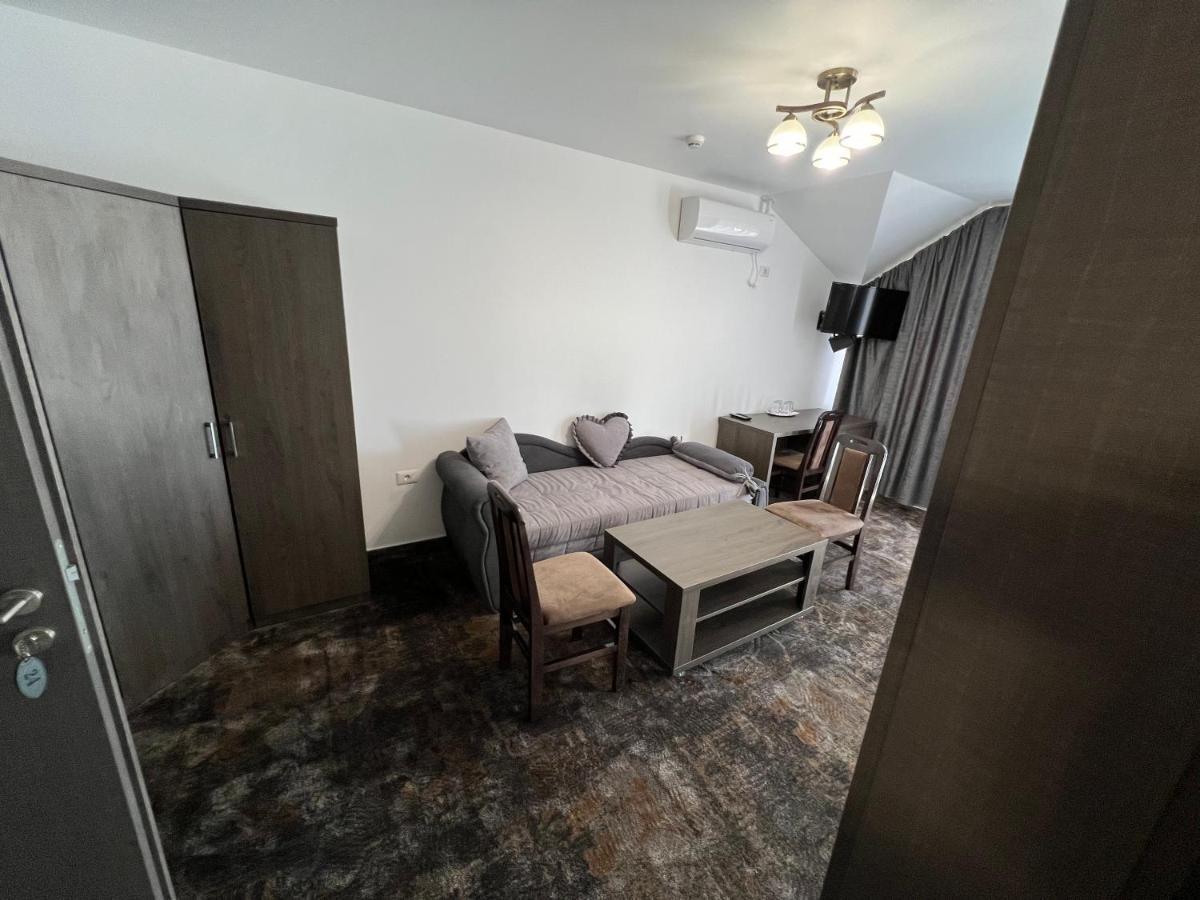 Motel Infinit Тыргу-Жиу Экстерьер фото