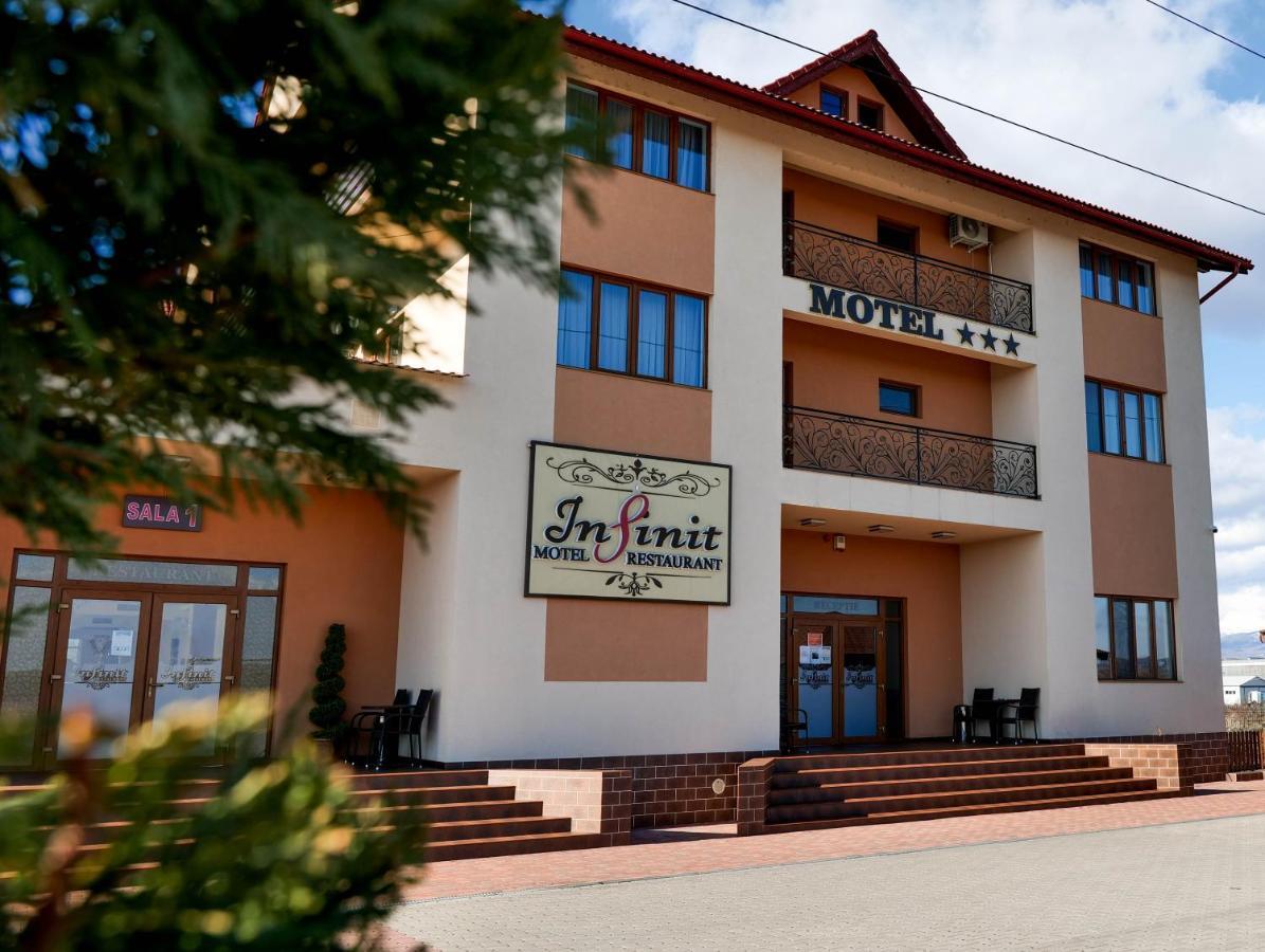 Motel Infinit Тыргу-Жиу Экстерьер фото