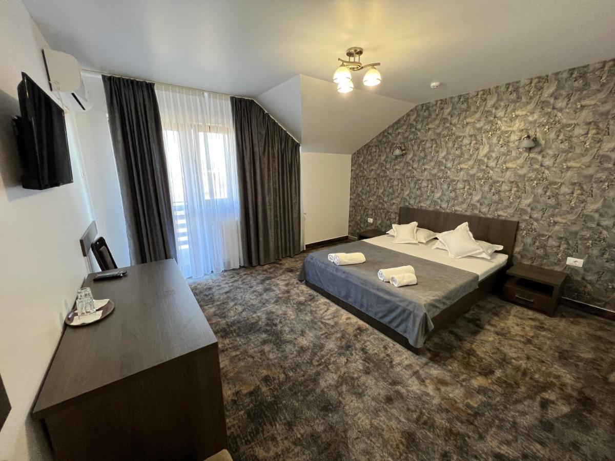 Motel Infinit Тыргу-Жиу Экстерьер фото