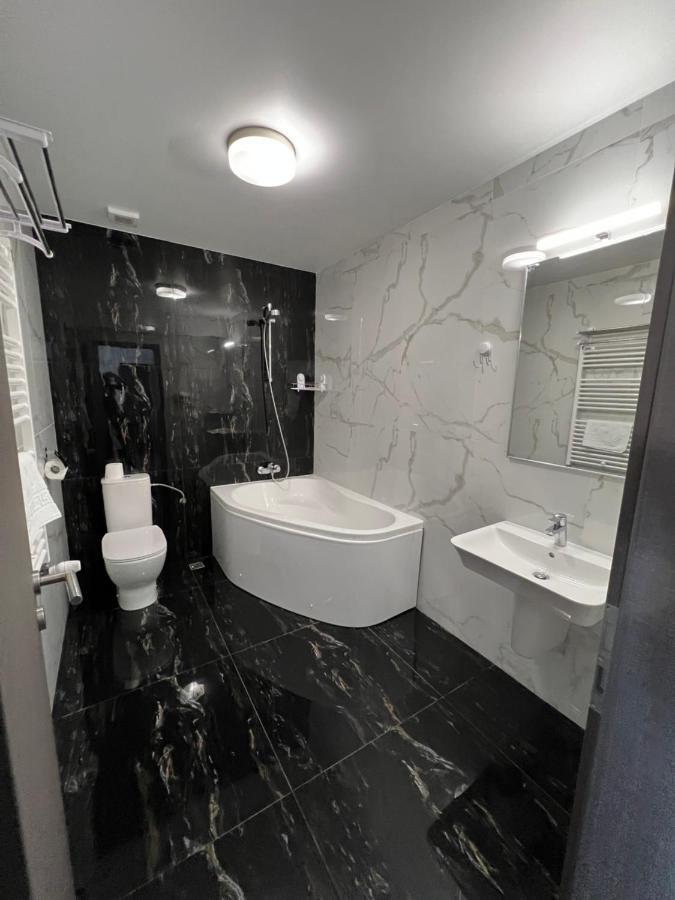 Motel Infinit Тыргу-Жиу Экстерьер фото