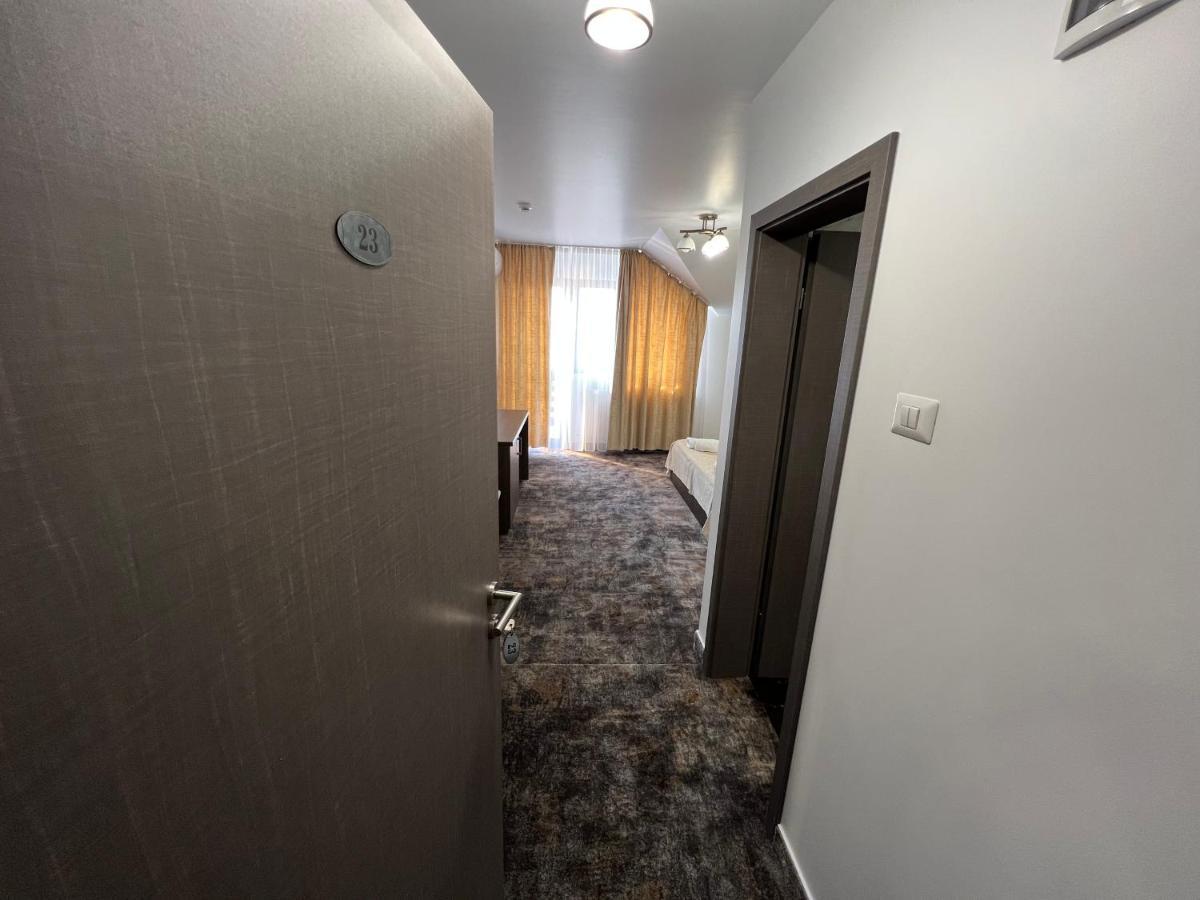Motel Infinit Тыргу-Жиу Экстерьер фото