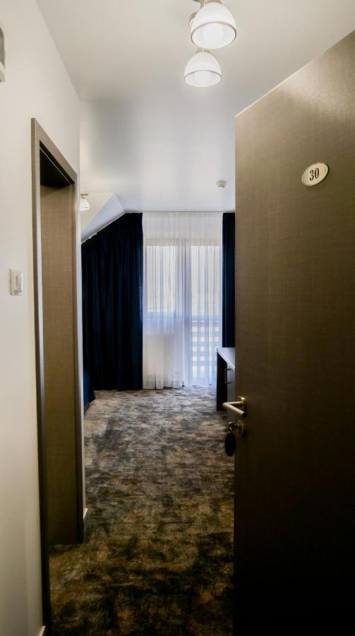 Motel Infinit Тыргу-Жиу Экстерьер фото