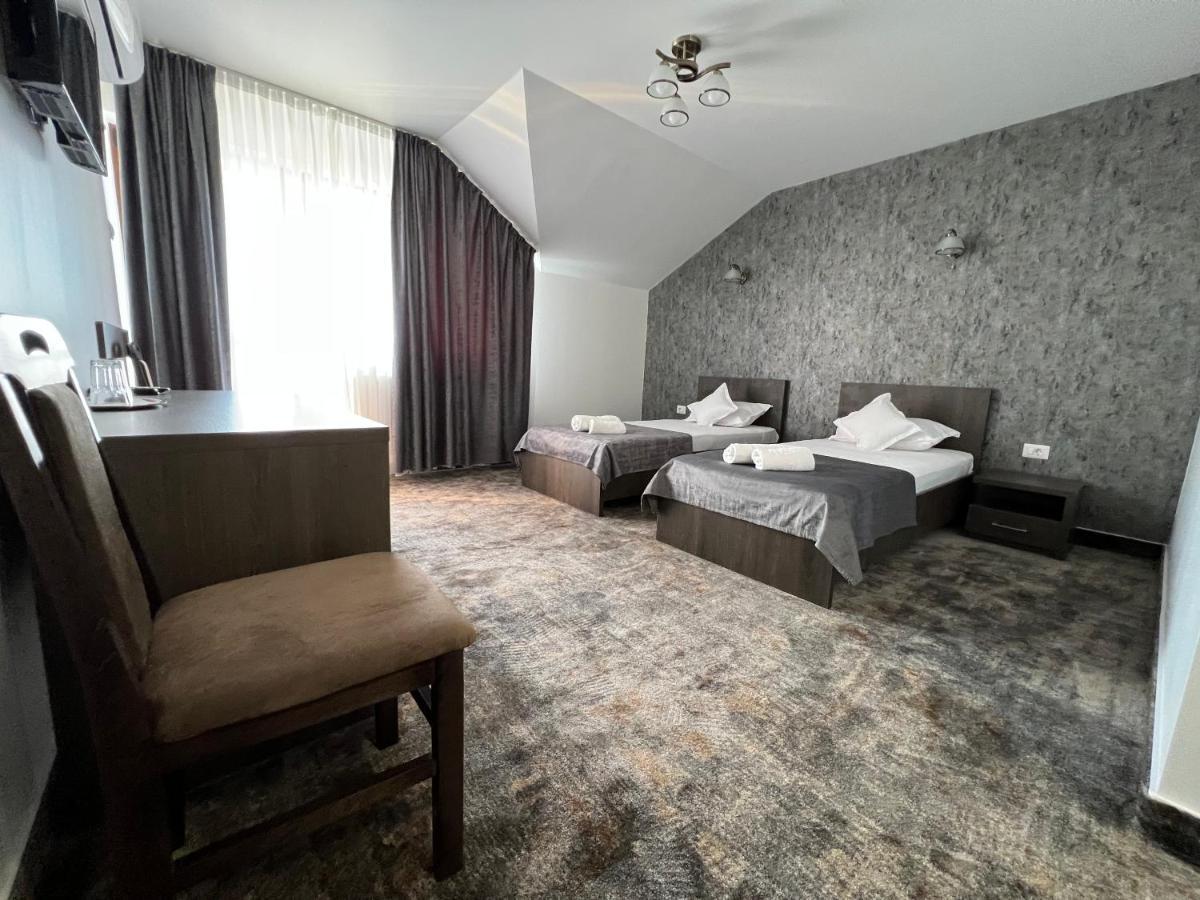 Motel Infinit Тыргу-Жиу Экстерьер фото