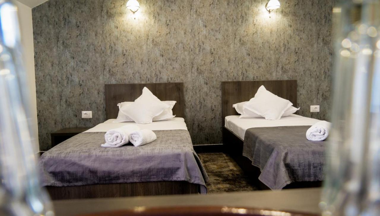 Motel Infinit Тыргу-Жиу Экстерьер фото