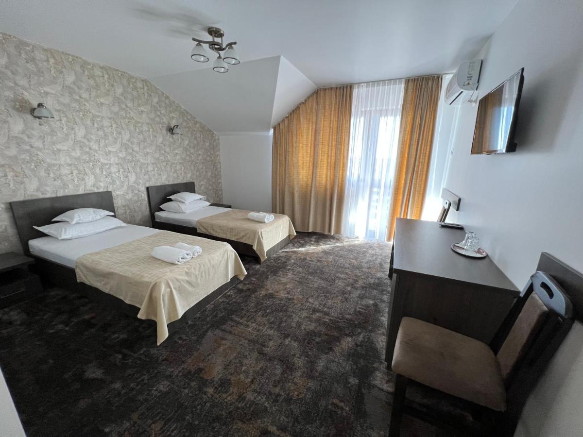 Motel Infinit Тыргу-Жиу Экстерьер фото