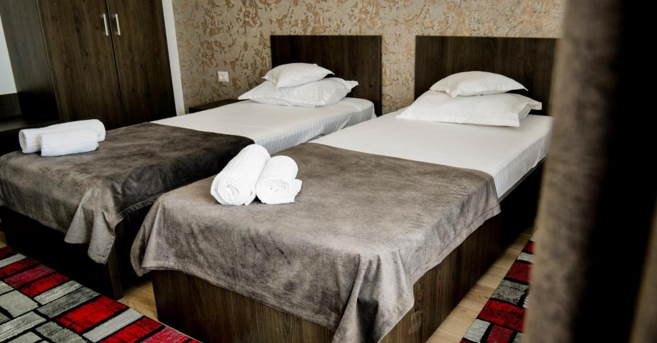 Motel Infinit Тыргу-Жиу Экстерьер фото