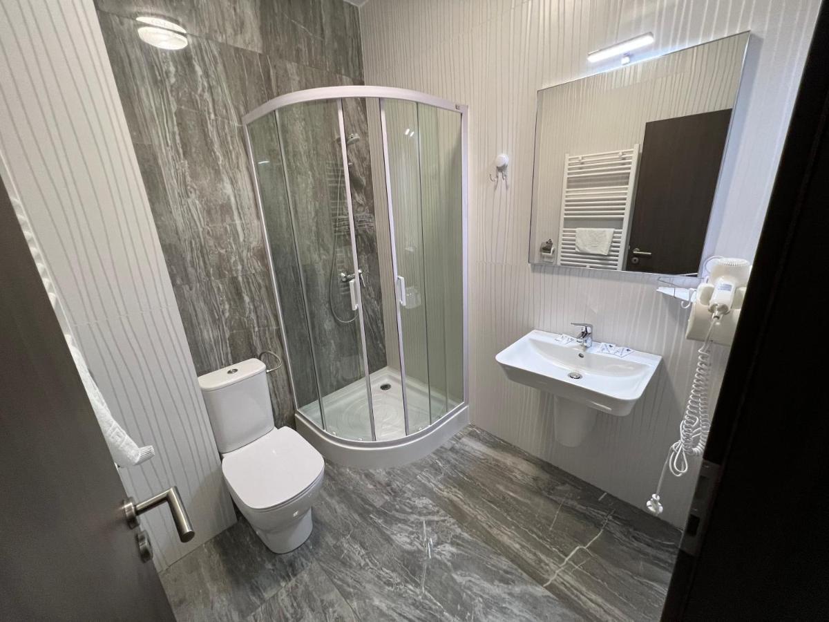 Motel Infinit Тыргу-Жиу Экстерьер фото