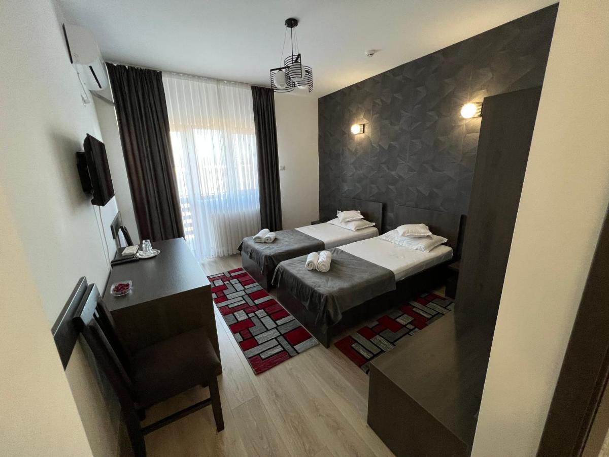 Motel Infinit Тыргу-Жиу Экстерьер фото