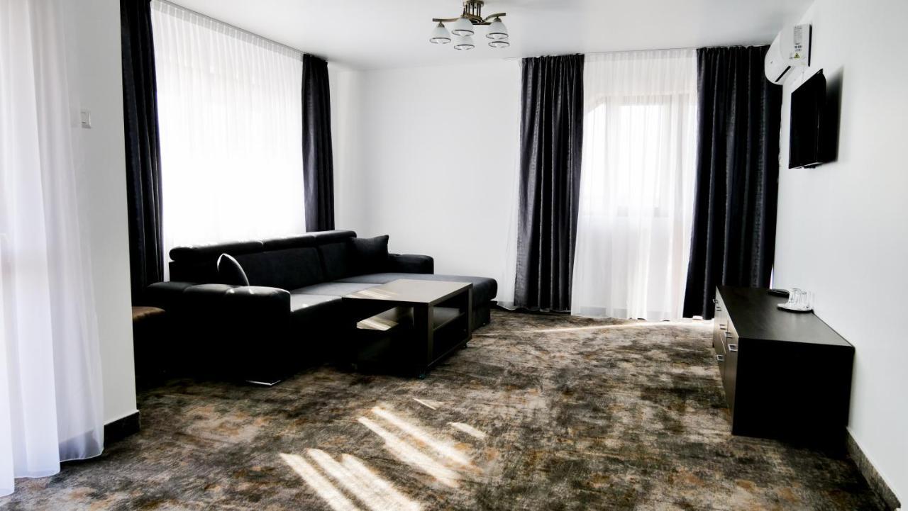 Motel Infinit Тыргу-Жиу Экстерьер фото