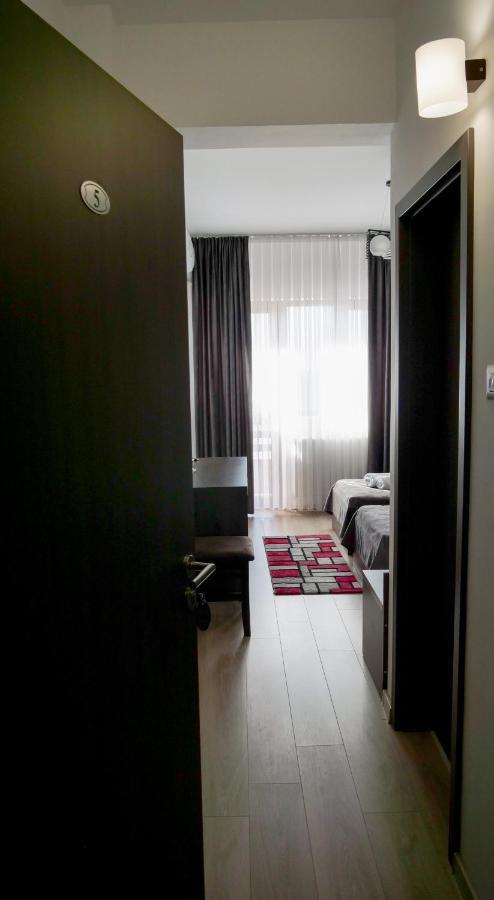 Motel Infinit Тыргу-Жиу Экстерьер фото