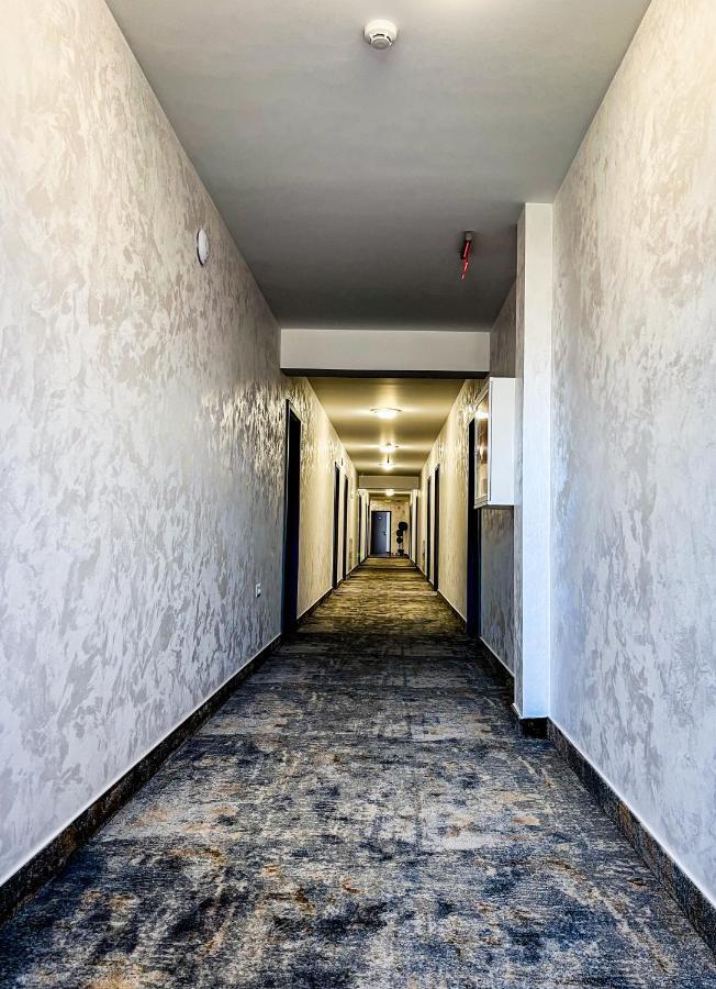 Motel Infinit Тыргу-Жиу Экстерьер фото