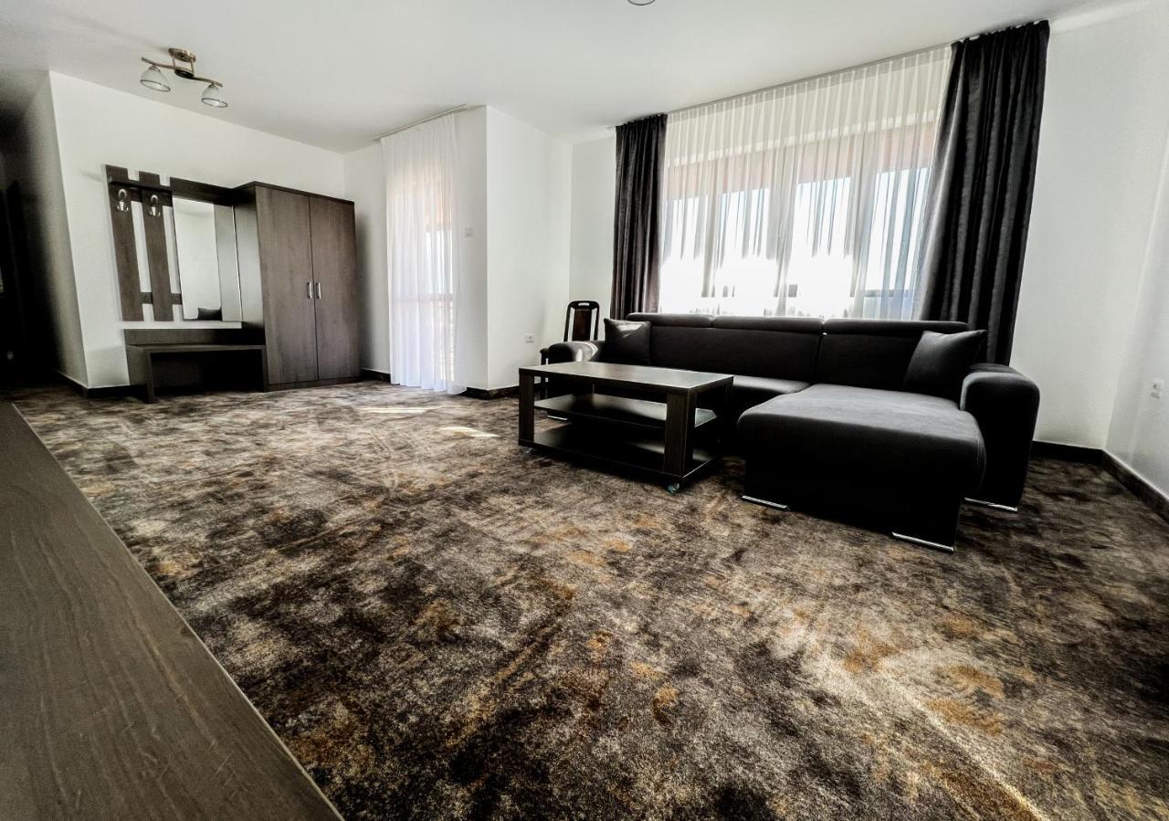Motel Infinit Тыргу-Жиу Экстерьер фото