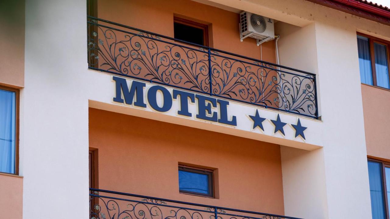 Motel Infinit Тыргу-Жиу Экстерьер фото
