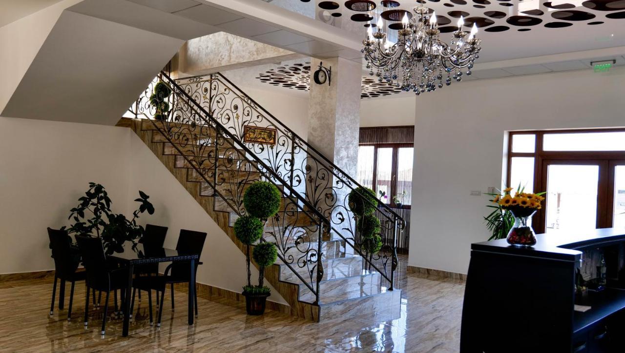 Motel Infinit Тыргу-Жиу Экстерьер фото