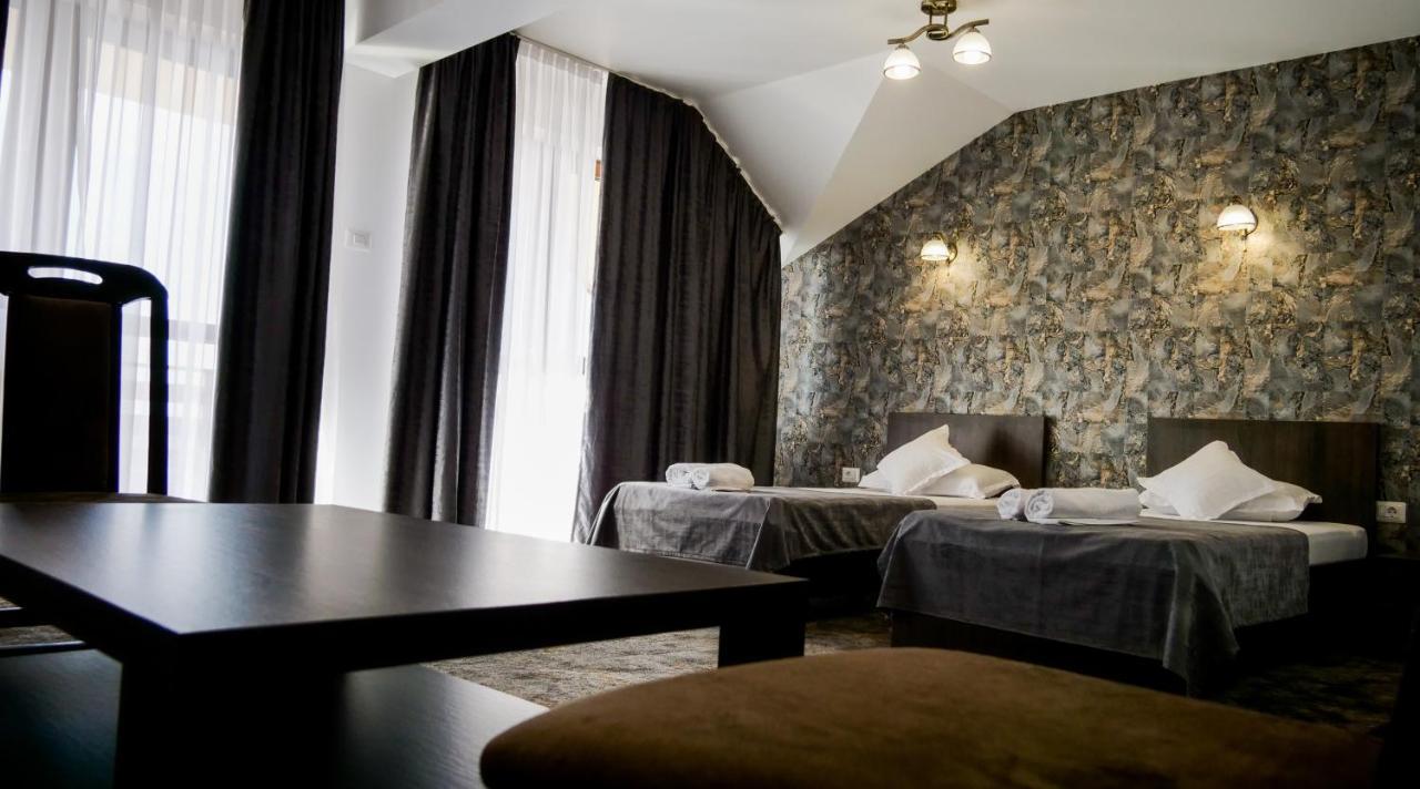 Motel Infinit Тыргу-Жиу Экстерьер фото