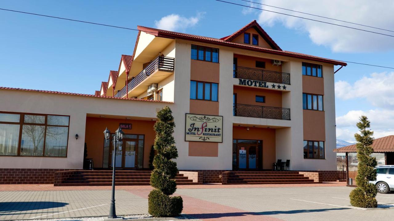 Motel Infinit Тыргу-Жиу Экстерьер фото