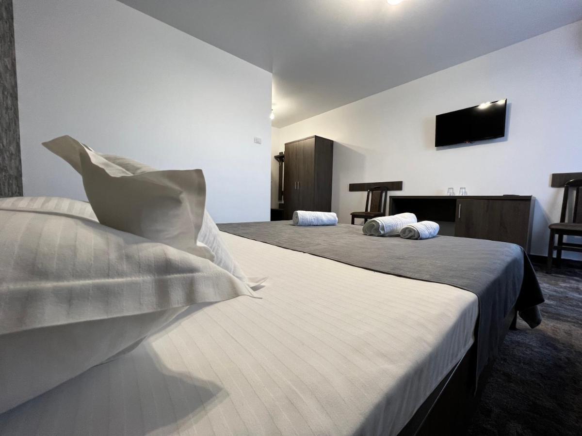 Motel Infinit Тыргу-Жиу Экстерьер фото